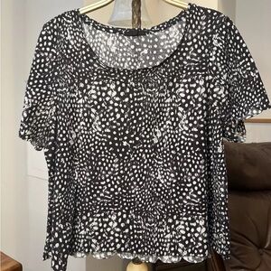 Topshop Splatter Dot Short Sleeve Woman’s Size 10 Black White Scalloped Edge